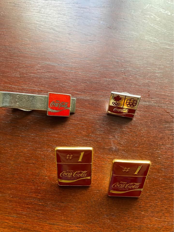 Vintage Coca Cola Pins And Clip - photo 5