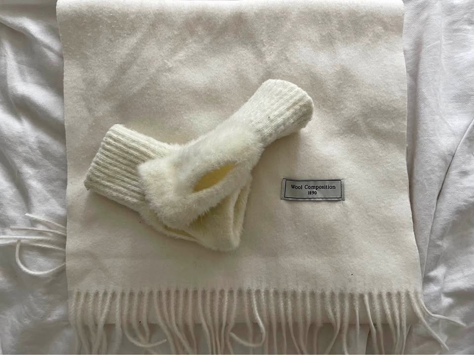 Set of scarf and matching hand warmers