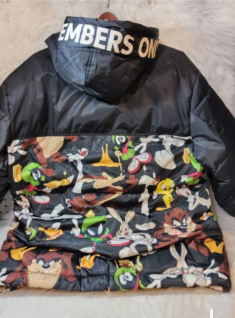 Members Only Looney Tunes Puffer Jacket - Black, Size L/XL - photo 5
