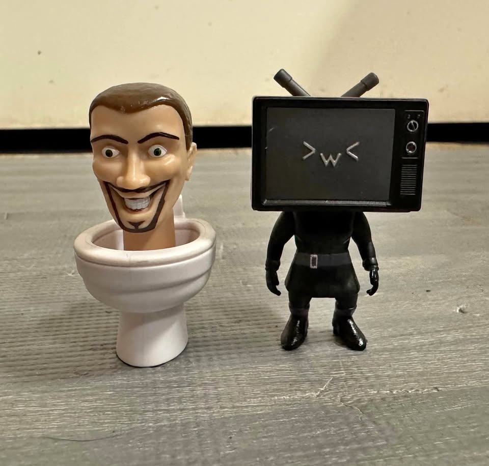 2 Skibidi Toilet Figures