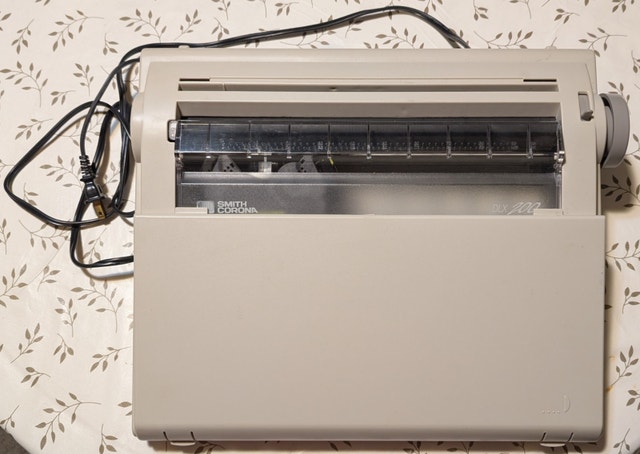 Smith Corona DLX 200 Electric Typewriter