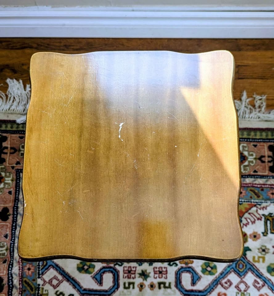 Antique Georgian Style Light Wood Side Tripod Table - photo 2