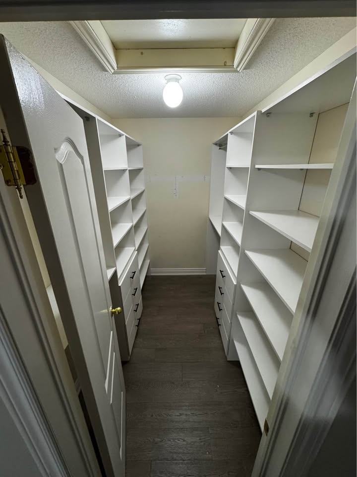 Walk-in closet / C shape closet / design - photo 2