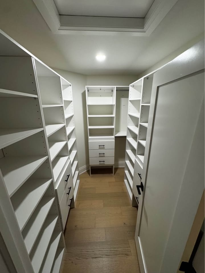 Walk-in closet / C shape closet / design - photo 5