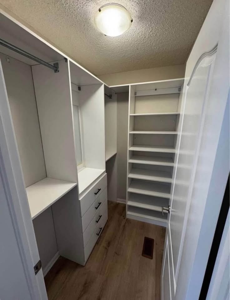 Walk-in closet / Reach-in closet / closet organizer - photo 3