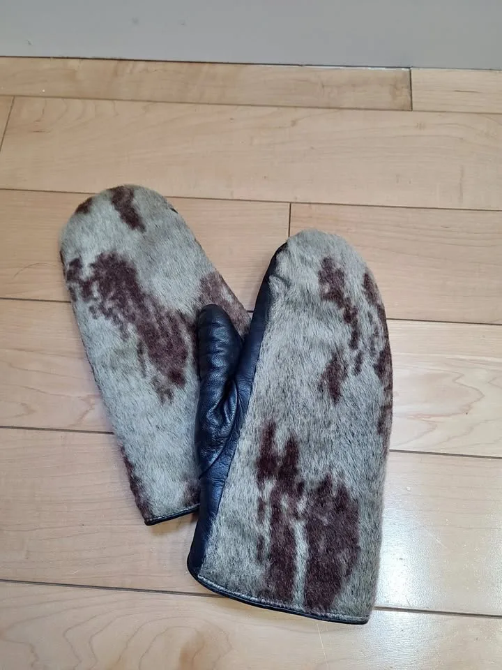 Sealskin And Leather Mittens/Mitts/Gloves - Size Small thumbnail