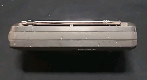 Sony ICF-390 AM/FM Portable Radio - photo 2