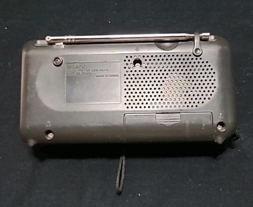 Sony ICF-390 AM/FM Portable Radio - photo 3