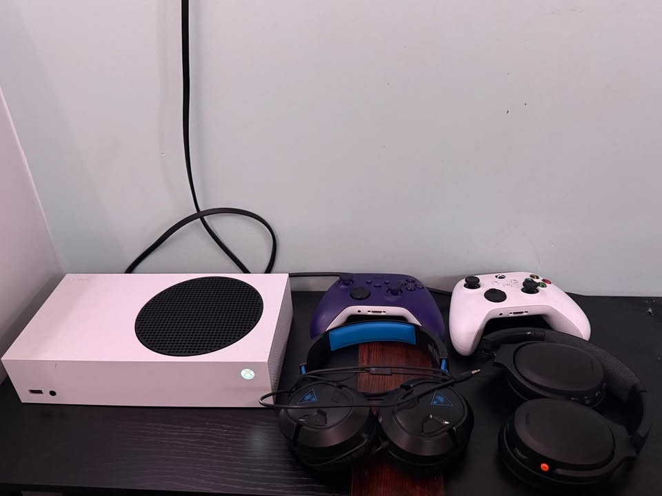 Xbox Series S BUNDLE OBO TRADE! - photo 4