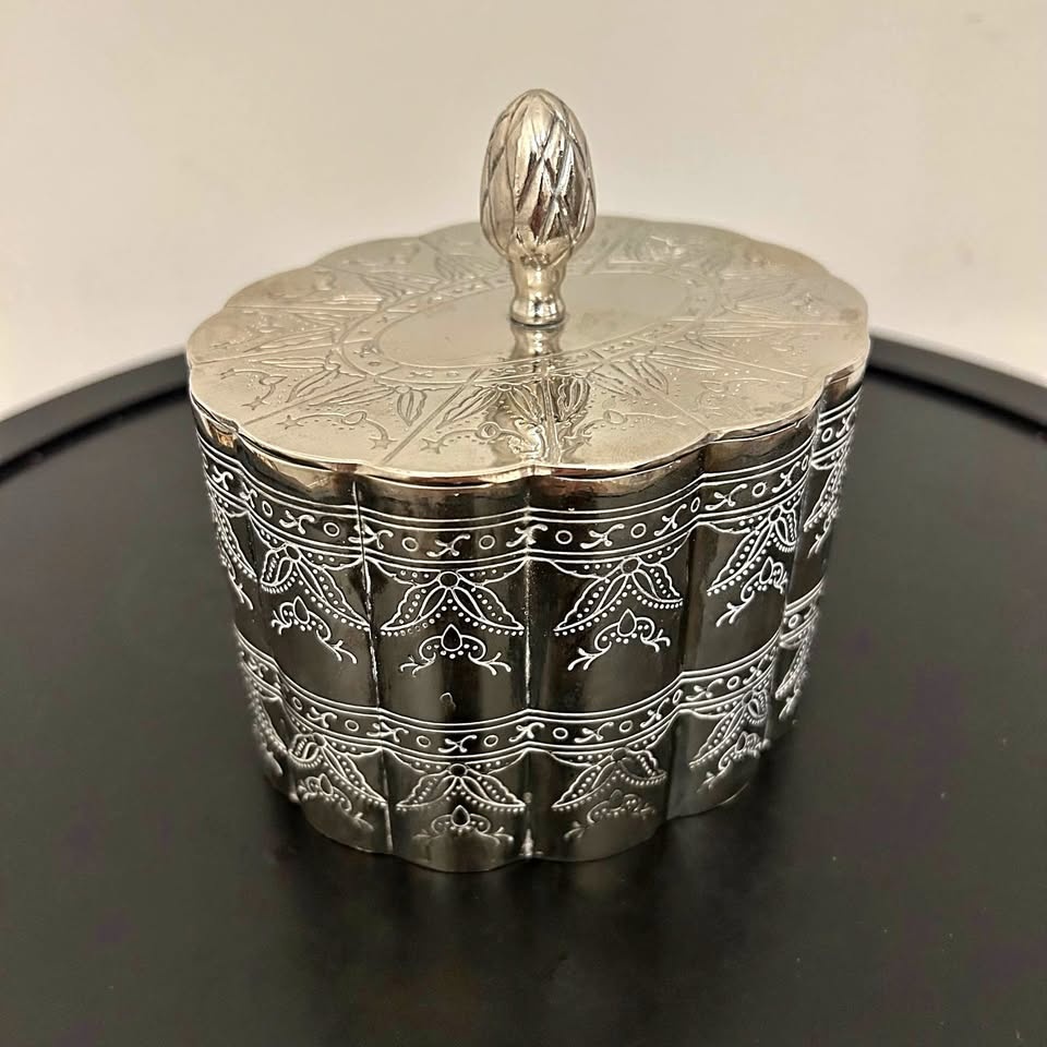 Vintage Silver-Plated Ornate Trinket Box – Pinecone Finial & Flo