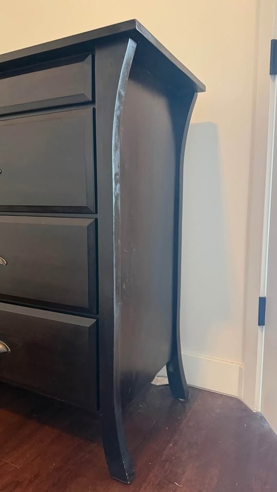 Stunning REAL WOOD Dresser. High Quality. Smooth-glide drawers. - photo 3