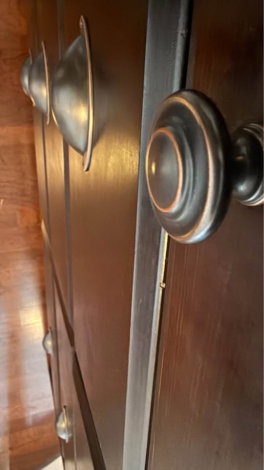 Stunning REAL WOOD Dresser. High Quality. Smooth-glide drawers. - photo 4