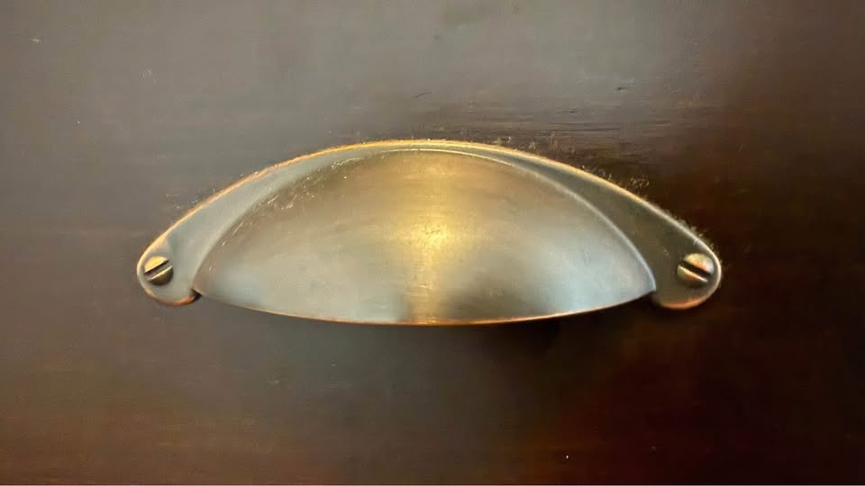 Stunning REAL WOOD Dresser. High Quality. Smooth-glide drawers. - photo 5