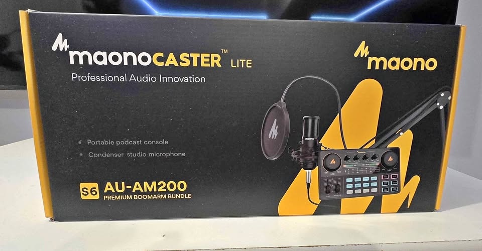 MaonoCaster Lite S6 Boom Arm Bundle - Portable Podcast Console