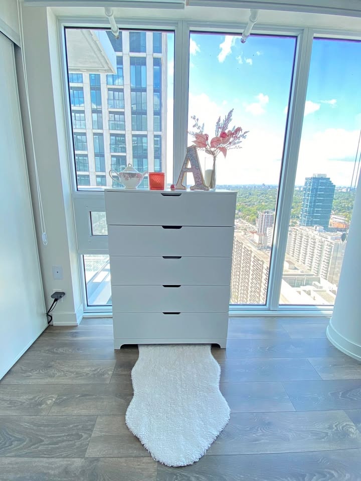 Brand New White 5 Drawer Dresser (Assembled)