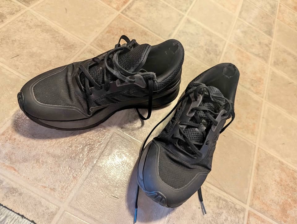Men's Adidas Cloudfoam Sneakers Size 10.5