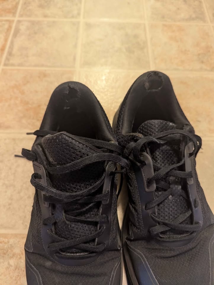 Men's Adidas Cloudfoam Sneakers Size 10.5 - photo 3