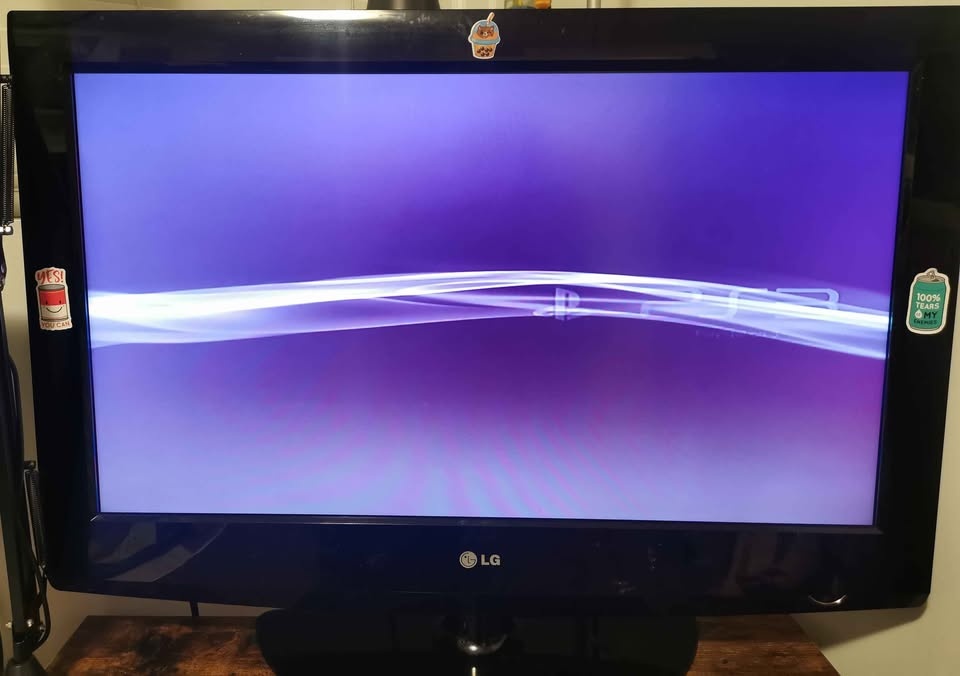LG 32 TV with free remote - photo 2