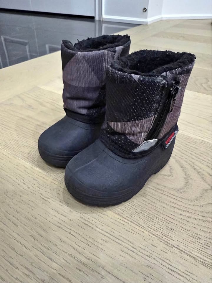 Toddler winter boot size 4
