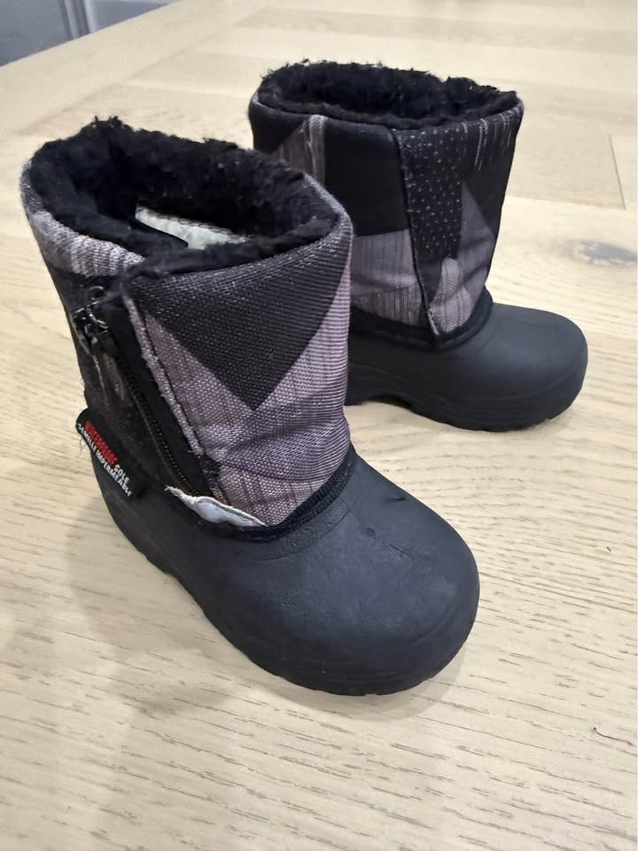 Toddler winter boot size 4 - photo 2