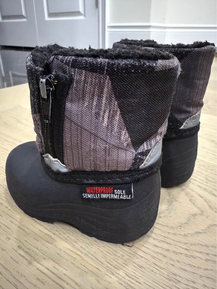 Toddler winter boot size 4 - photo 3
