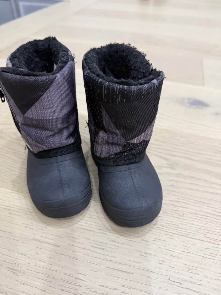 Toddler winter boot size 4 - photo 5