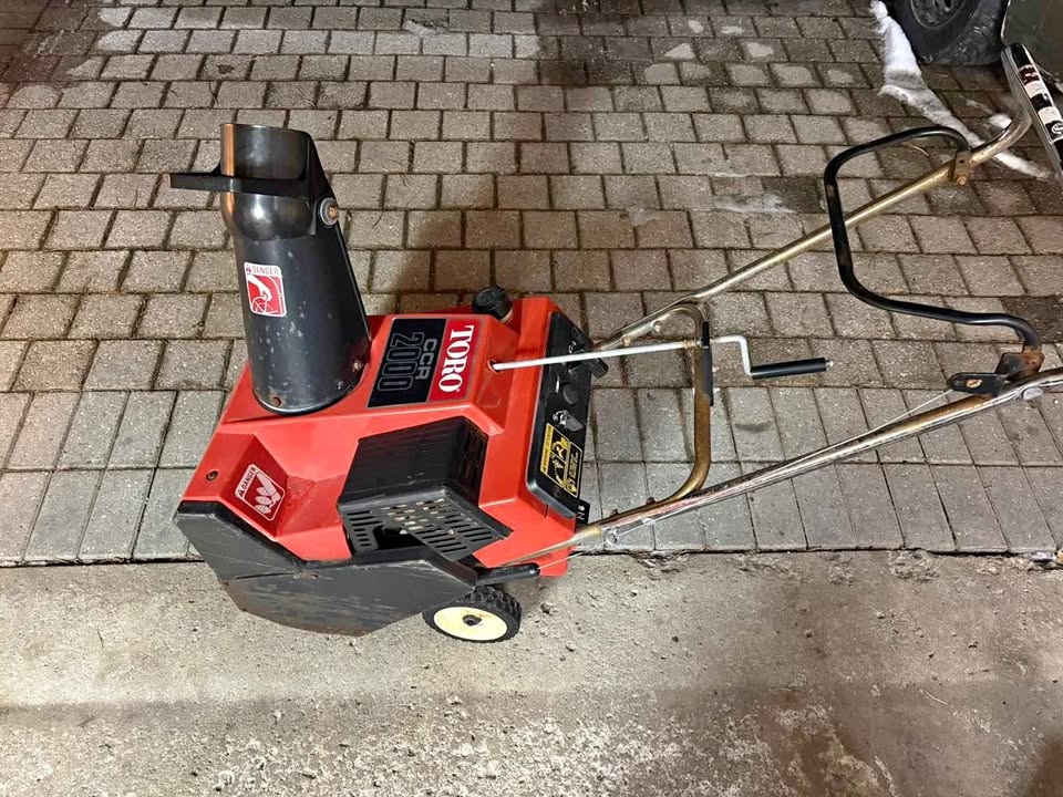 Toro CCR 2000 Snowblower/Snow Thrower
