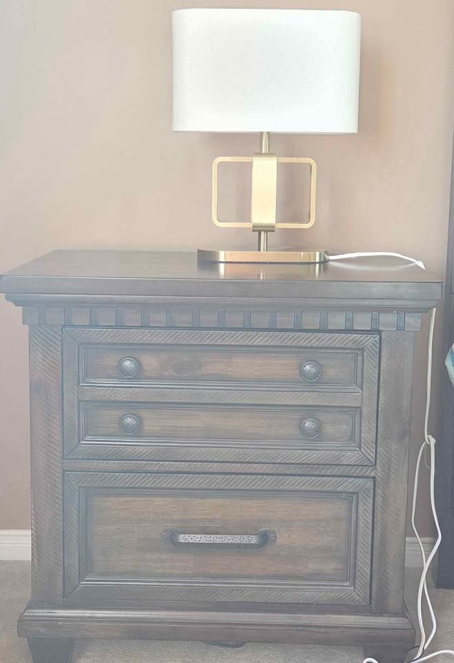 Solid Wood King Bed + 2 Nightstands (Ashley) - photo 2