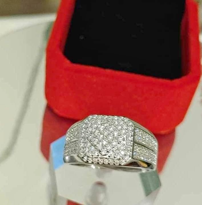 Brand new beautiful men's cluster diamond ring has free testing