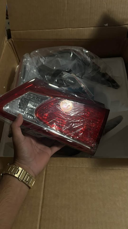 Lexus IS250 Tail Lights - photo 2