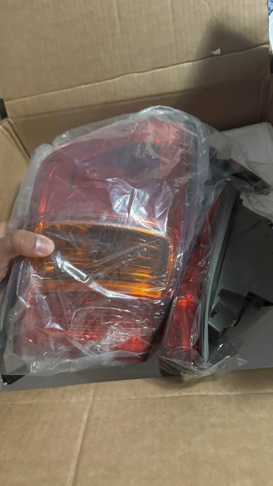 Lexus IS250 Tail Lights - photo 3