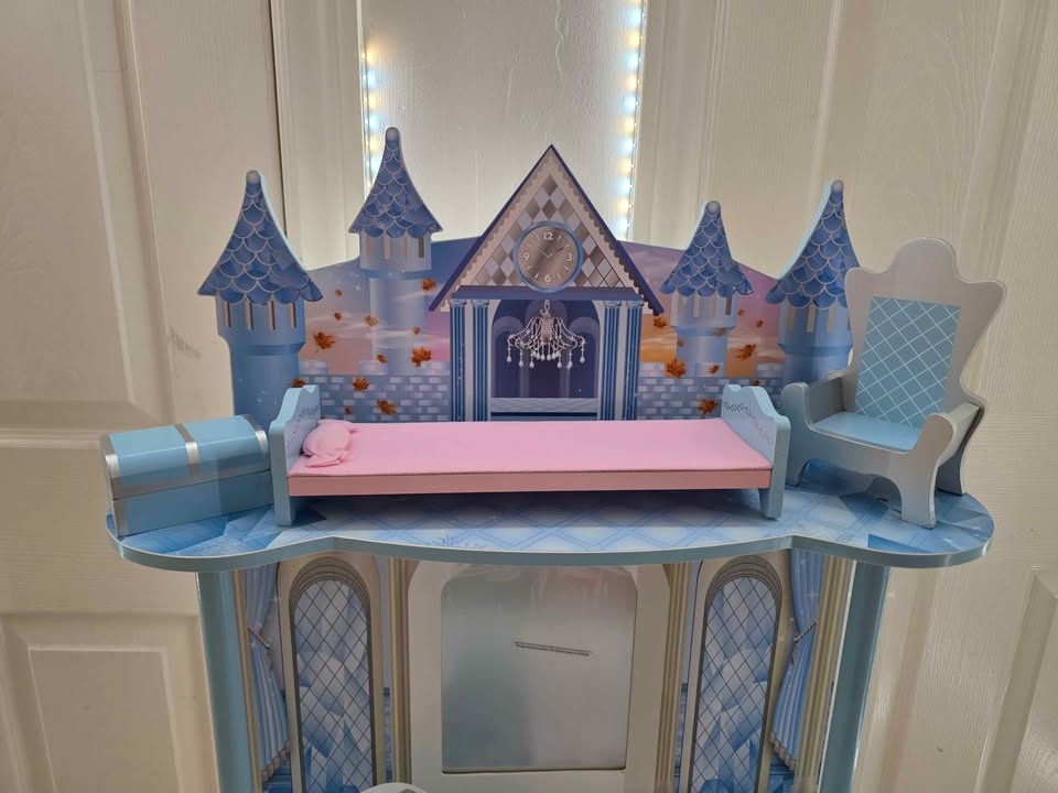 Teamson Kids Dreamland Castle Vanity Table & Stool Set - photo 3
