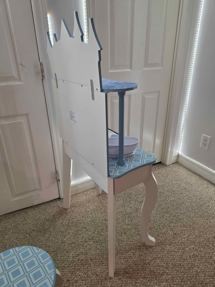 Teamson Kids Dreamland Castle Vanity Table & Stool Set - photo 5