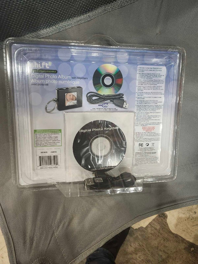 Digital Photo Album Keychain - photo 2
