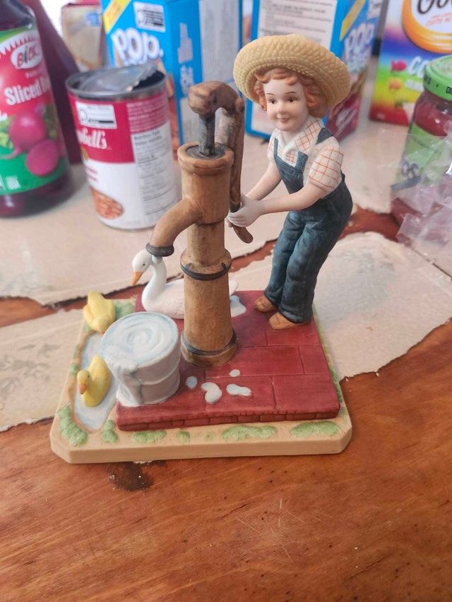Shirley Temple Classics "Rebecca of Sunnybrook Farm" Figurine