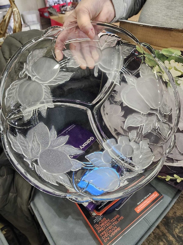 Victoria and Beale by Sango Glass Server