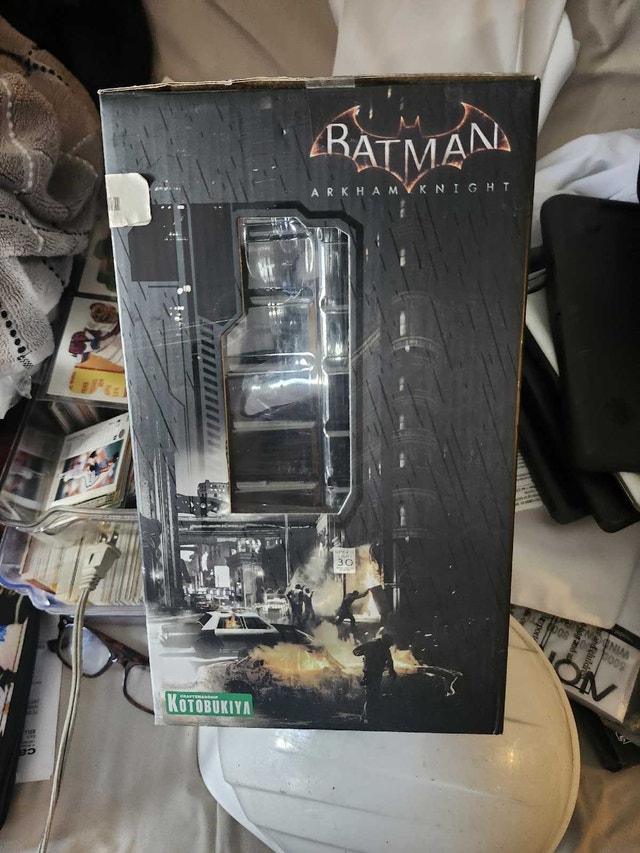 Kotobukiya Batman Arkham Knight Statue - photo 2