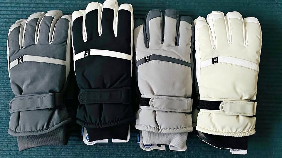 Insulated Gloves for Skiing & Snowboarding