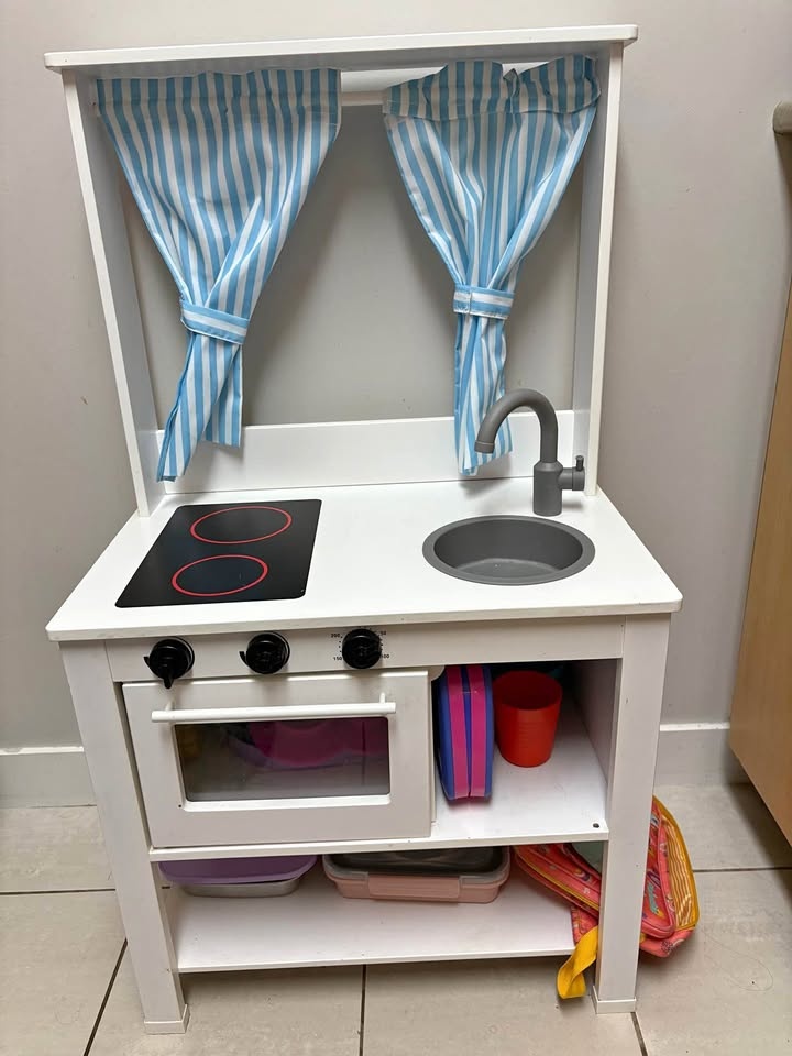 Kids Play Kitchen