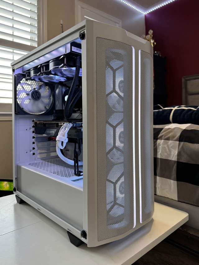 Gaming PC (i7 10700K + RTX 2070 Super + 16gb DDR4)
