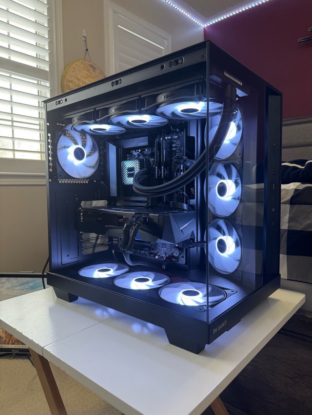Gaming PC Ryzen 7 7700 + RX 6800 + 16gb DDR5)