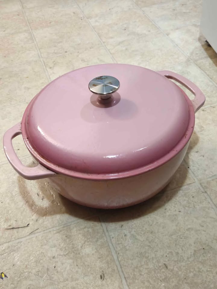 Pink enameled cast iron dutch oven - photo 2