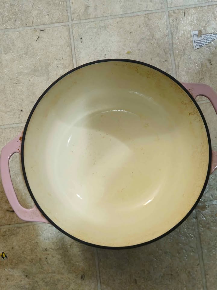 Pink enameled cast iron dutch oven - photo 3