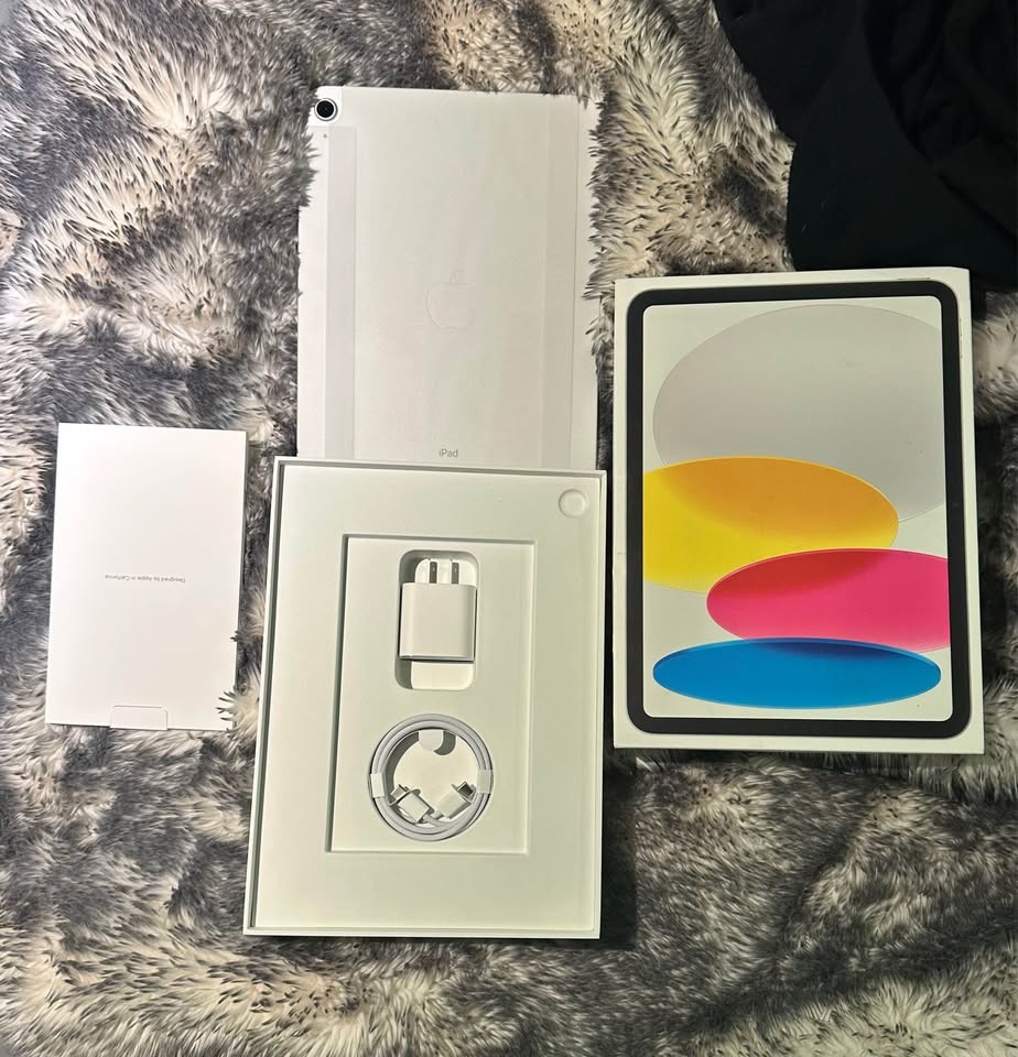 Brand New Apple 10.9-inch iPad Wi-Fi 64GB – Silver (In Box)