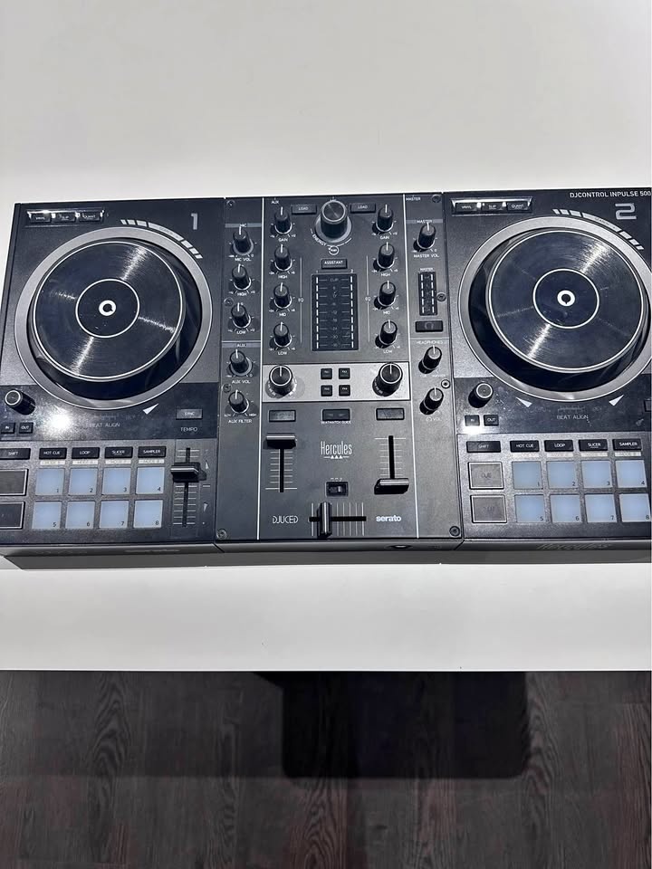 Hercules DJ Control Inpulse 500 with Headphones