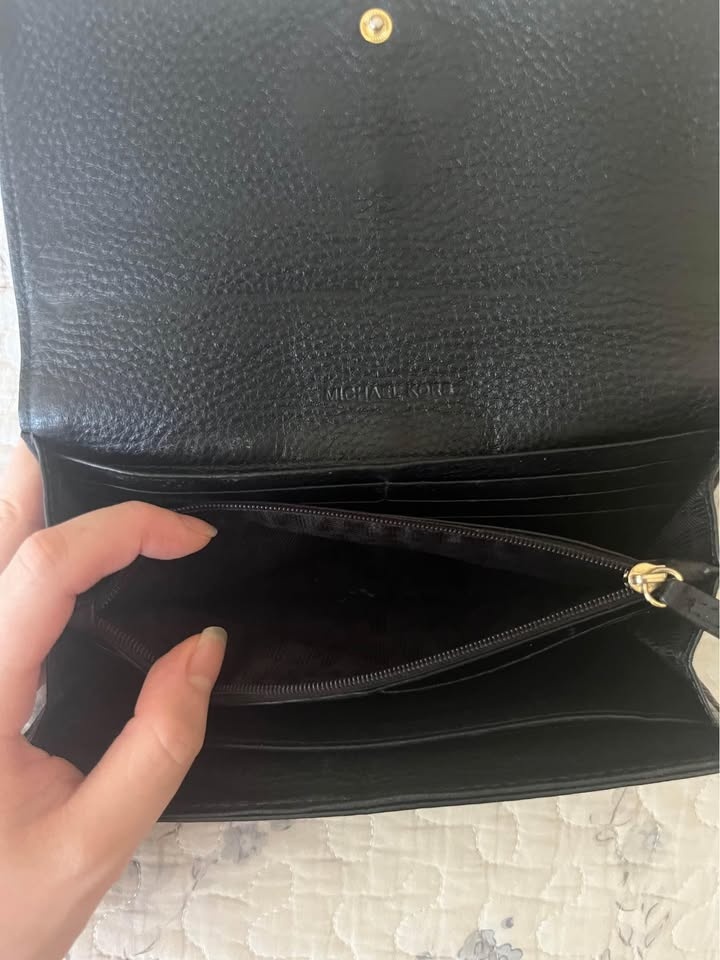 Michael Kors Wallet - photo 3