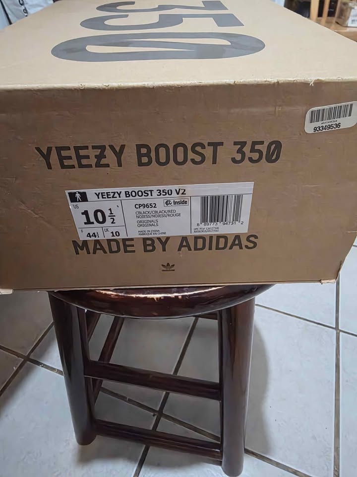 Yeezy Boost 350 V2 Box Only - photo 2