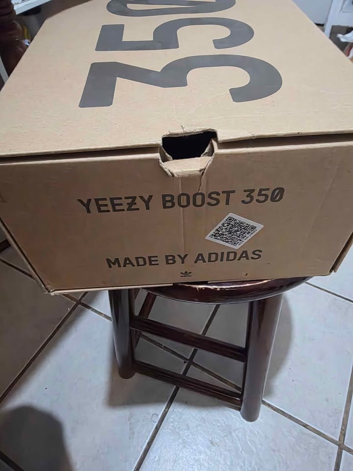 Yeezy Boost 350 V2 Box Only - photo 3