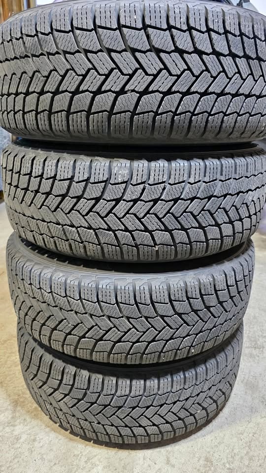 215/60/17 Michelin Winter Tires - 95% Tread