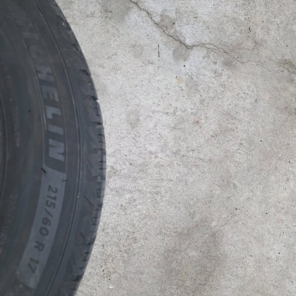 215/60/17 Michelin Winter Tires - 95% Tread - photo 2